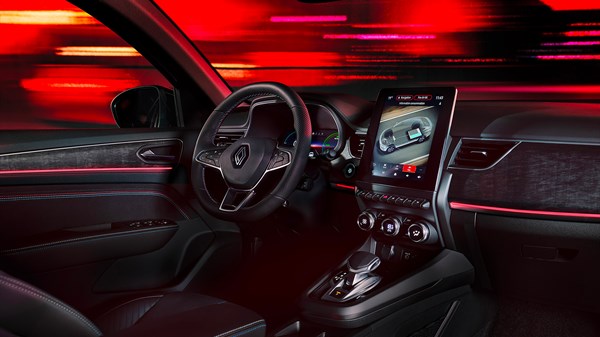 Renault Arkana E-Tech full hybrid - elegants dizains un gaismas piepildīts salons