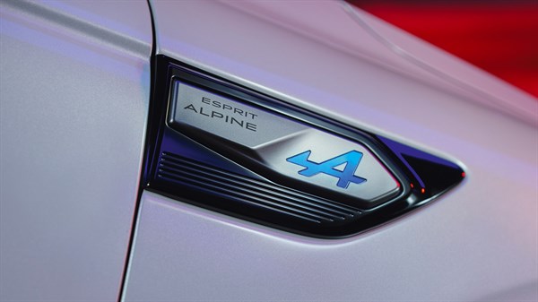 Renault Arkana E-Tech full hybrid - Alpine firmas logotipi uz riteņu arkām un 19 collu vieglmetāla diskiem