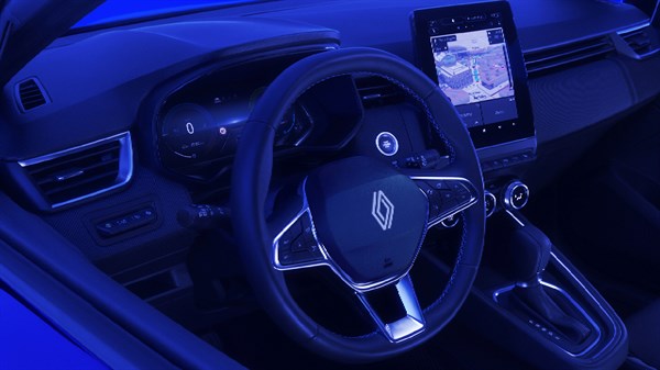 Renault Clio full hybrid E-Tech - цифровой кластер приборовr, системой мультимедиа