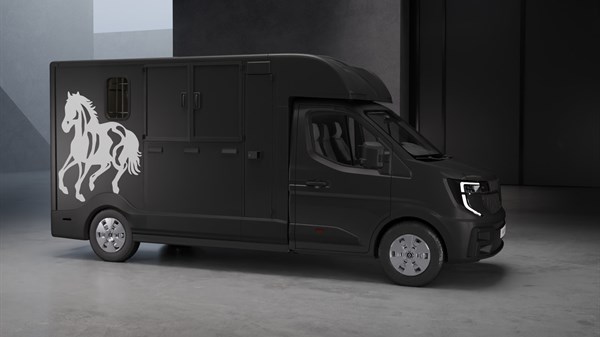 horsebox on platform base - platform and chassis cabs - Renault Master