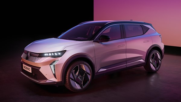 7/8 front - Renault Scenic E-Tech electric