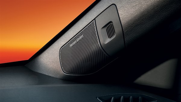 9 skaļruņi, 410 W Harman Kardon augstas precizitātes sistēma - Renault Megane E-Tech electric