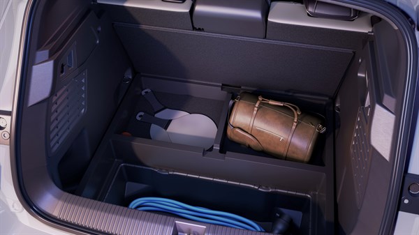  generous boot capacity - Renault Scenic E-Tech electric