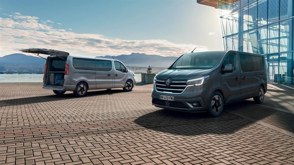 Renault Trafic SpaceClass - grille with chrome finish
