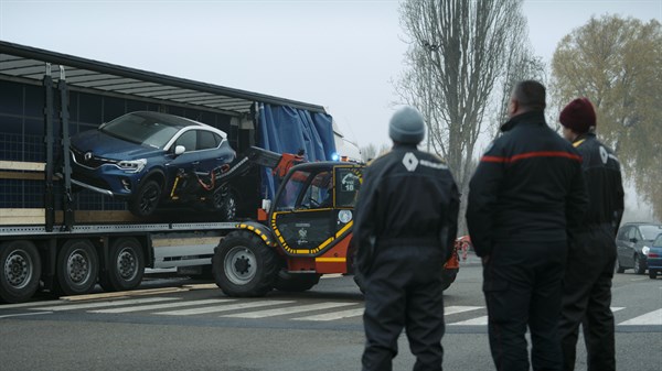 Apmācība ar īstiem automobiļiem - Safety by Renault