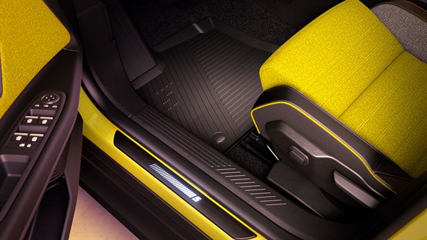 illuminated door sills - Renault 5 E-Tech electric