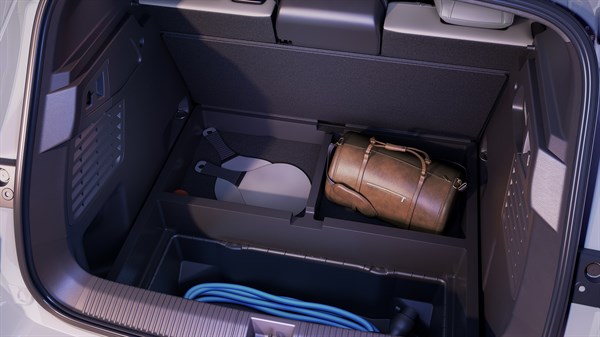  generous boot capacity - Renault Scenic E-Tech electric