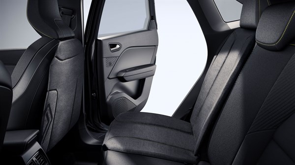 Renault Symbioz full hybrid E-Tech - Renault sports pedal and illuminated door sills
