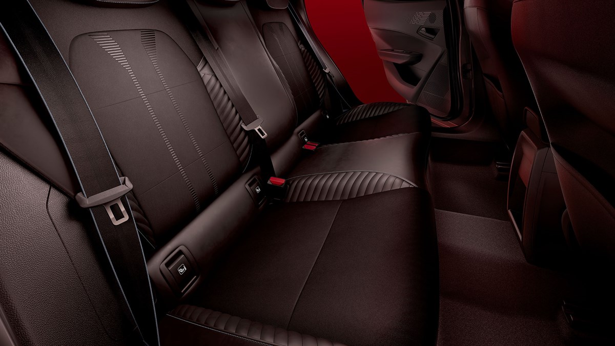 5 full-sized seats  - Renault RB3B1